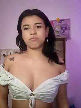 Snapshot of petite_coral chatting on February 2026 01:46:01 AM petite coral online show from February 2026 01:46:01 AM