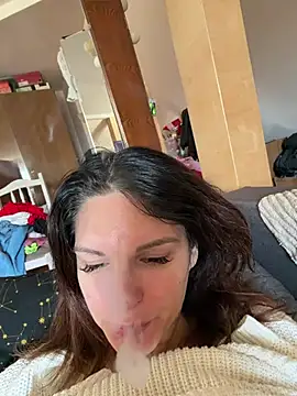 kinkysarahx online show from April 2026 10:27:01 AM