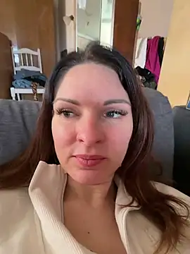 kinkysarahx online show from April 2026 01:59:01 PM