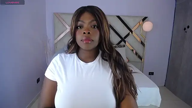 Maiacharris  online show from February 2026 12:32:01 PM