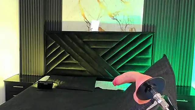 Halleyrosse online show from October 2025 12:01:02 PM