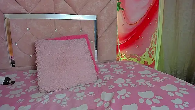 mia  blaze   online show from February 2026 03:01:01 AM