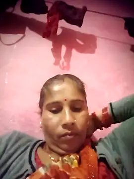 OliveGreen22 online show from November 2025 07:07:01 AM