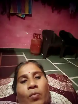 OliveGreen22 online show from November 2025 04:40:01 PM