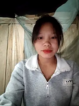 linh-miu99 online show from March 2026 01:39:01 PM