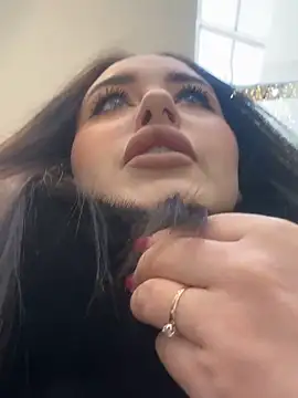 KiraSunshine online show from December 2025 04:19:01 AM