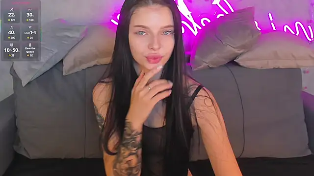 Eva Mayers online show from November 2025 12:46:01 AM