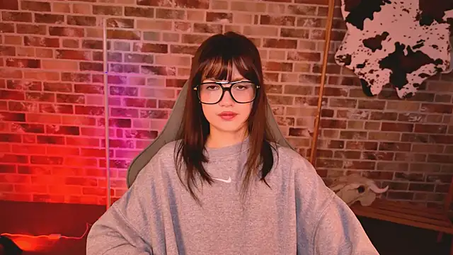 KiraVair online show from April 2026 11:08:02 AM