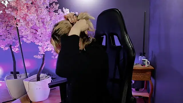 Snapshot of Navier__ chatting on November 2025 02:50:01 PM Navier online show from November 2025 02:50:01 PM