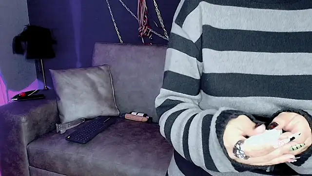 Snapshot of Navier__ chatting on December 2025 08:40:01 PM Navier online show from December 2025 08:40:01 PM