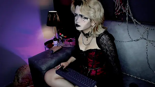 Snapshot of Navier__ chatting on December 2025 09:31:02 PM Navier online show from December 2025 09:31:02 PM