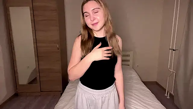 MyraLitterers online show from December 2025 03:17:01 PM