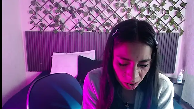 Snapshot of Lunaa_07 chatting on April 2026 10:53:02 AM Lunaa 07 online show from April 2026 10:53:02 AM