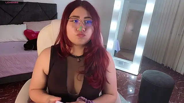 littlee red online show from December 2025 08:25:02 PM