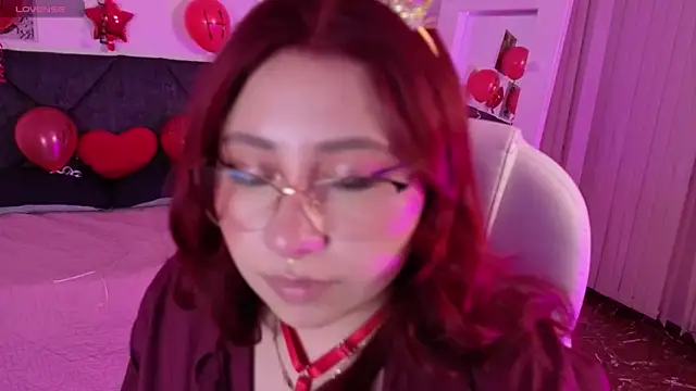 littlee red online show from May 2026 08:28:01 PM