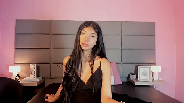 Isabella Marsh online show from November 2025 01:10:01 PM