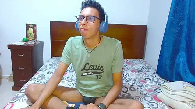 DavTwink3100 online show from December 2025 01:56:02 AM