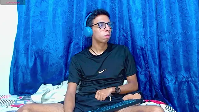 DavTwink3100 online show from March 2026 01:43:02 AM