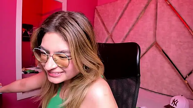 EmiliRouse  online show from December 2025 01:14:02 AM