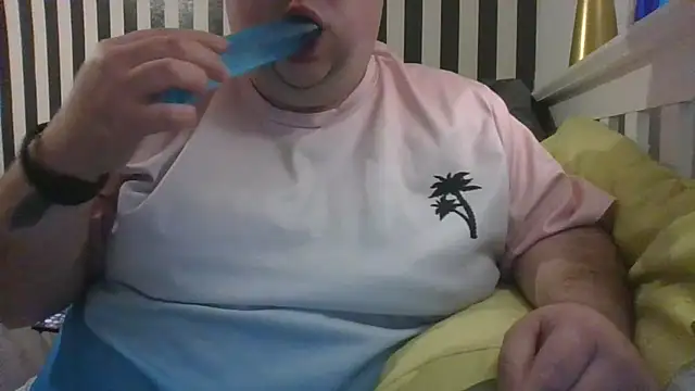 Snapshot of Tommybottoms chatting on October 2025 12:57:01 AM Tommybottoms online show from October 2025 12:57:01 AM