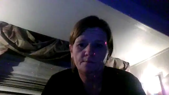 Snapshot of EazyEMLXL chatting on October 2025 08:55:02 AM EazyEMLXL online show from October 2025 08:55:02 AM