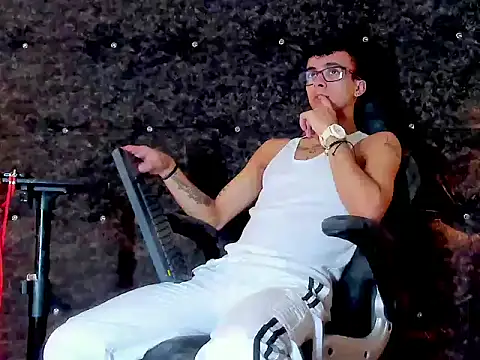 the fenix boy online show from November 2025 07:36:02 PM