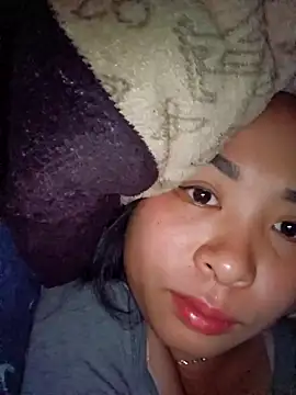 Squirrel-Pear online show from November 2025 11:04:02 PM