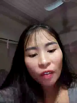 Squirrel-Pear online show from November 2025 02:49:02 PM