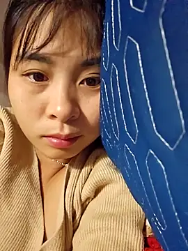 Squirrel-Pear online show from November 2025 09:25:02 PM