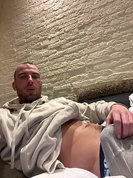 Snapshot of Rotteei1 chatting on December 2025 04:06:01 AM Rotteei1 online show from December 2025 04:06:01 AM