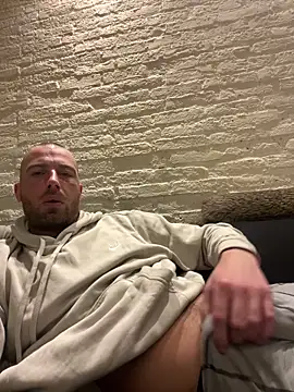 Snapshot of Rotteei1 chatting on February 2026 09:08:02 AM Rotteei1 online show from February 2026 09:08:02 AM