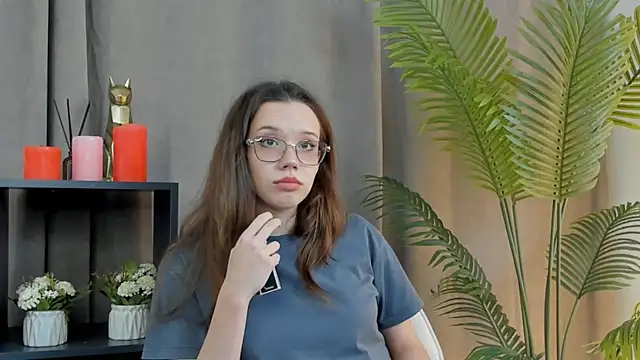 FabiolaCowing online show from October 2025 01:12:02 PM