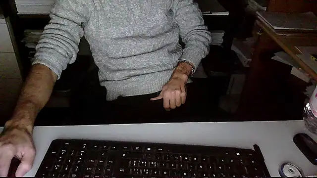 Snapshot of topg84 chatting on November 2025 03:25:02 PM topg84 online show from November 2025 03:25:02 PM