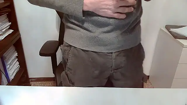 Snapshot of topg84 chatting on December 2025 06:25:01 PM topg84 online show from December 2025 06:25:01 PM