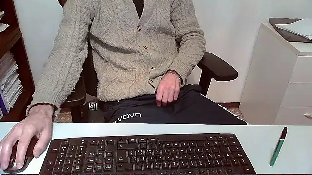 Snapshot of topg84 chatting on December 2025 05:43:02 PM topg84 online show from December 2025 05:43:02 PM