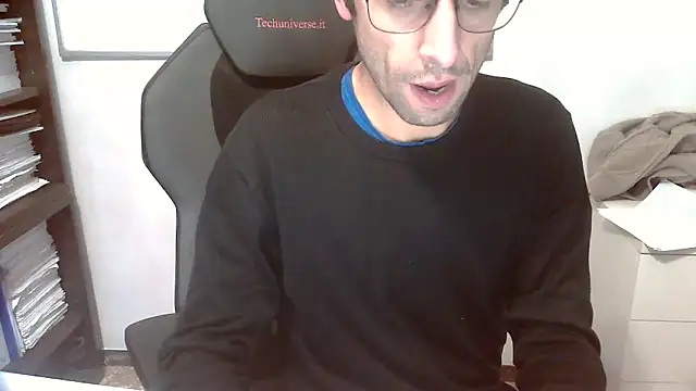 Snapshot of topg84 chatting on December 2025 06:13:02 PM topg84 online show from December 2025 06:13:02 PM