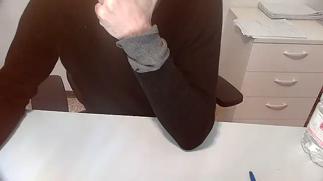 Snapshot of topg84 chatting on December 2025 05:53:01 PM topg84 online show from December 2025 05:53:01 PM