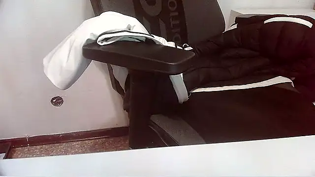 Snapshot of topg84 chatting on January 2026 05:17:02 PM topg84 online show from January 2026 05:17:02 PM