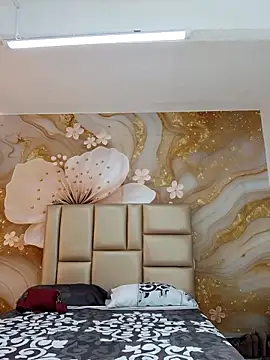 NahomiWalker  online show from April 2026 07:03:02 PM