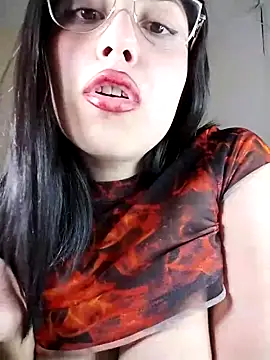 Snapshot of Chinitaaa28 chatting on October 2025 07:32:01 AM Chinitaaa28 online show from October 2025 07:32:01 AM