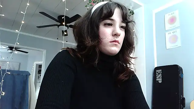 Trickylucy555 online show from March 2026 05:18:01 PM