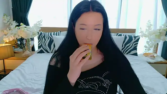 Felicia Herceg online show from November 2025 06:46:01 AM