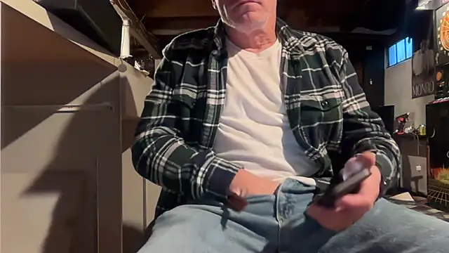 Kneetoe2025 online show from December 2025 10:08:02 PM