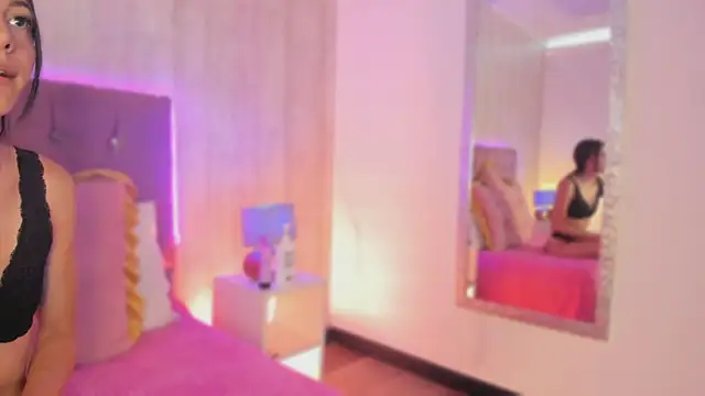 Niki Mily online show from October 2025 12:50:01 PM