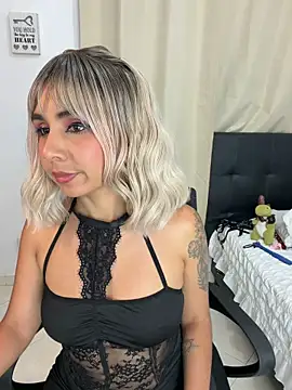 Snapshot of Emilyvalk_ chatting on June 2026 12:19:01 AM Emilyvalk online show from June 2026 12:19:01 AM