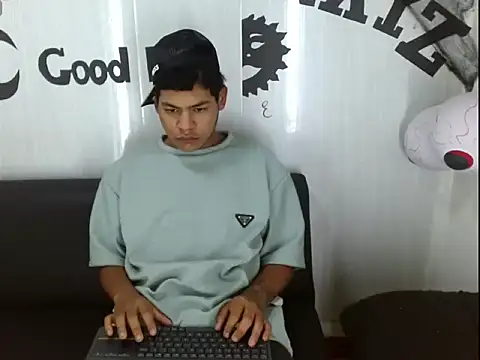 Yordi Alpha online show from November 2025 01:57:01 PM