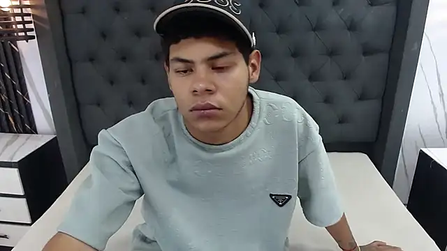 Yordi Alpha online show from November 2025 01:01:02 PM