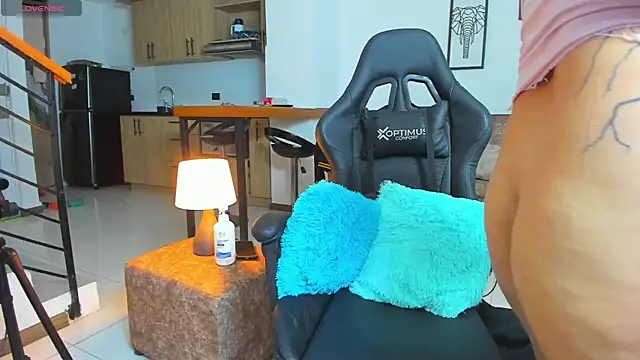 amber kholin online show from November 2025 03:17:02 AM