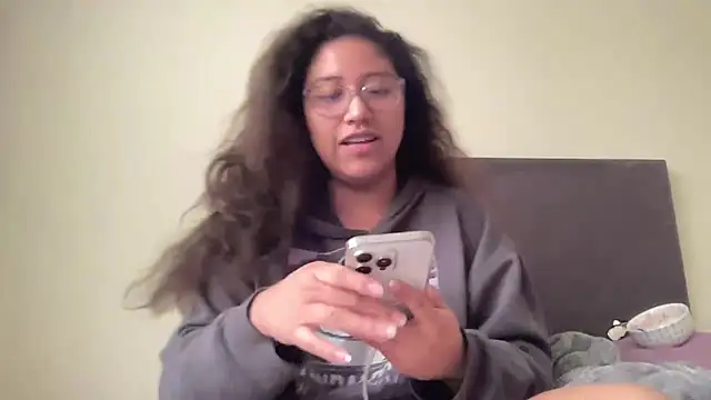 Kmiii21 online show from October 2025 07:21:02 PM