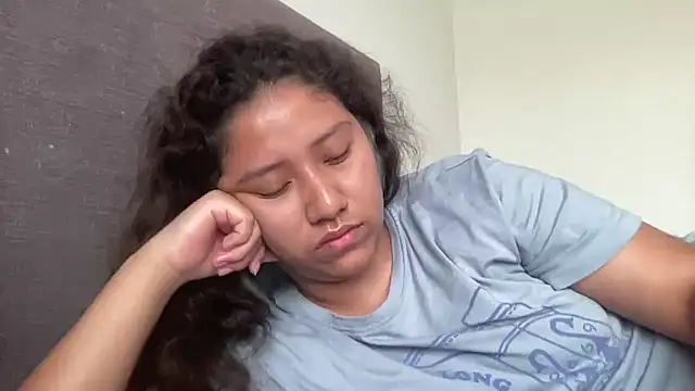 Kmiii21 online show from February 2026 03:19:02 PM